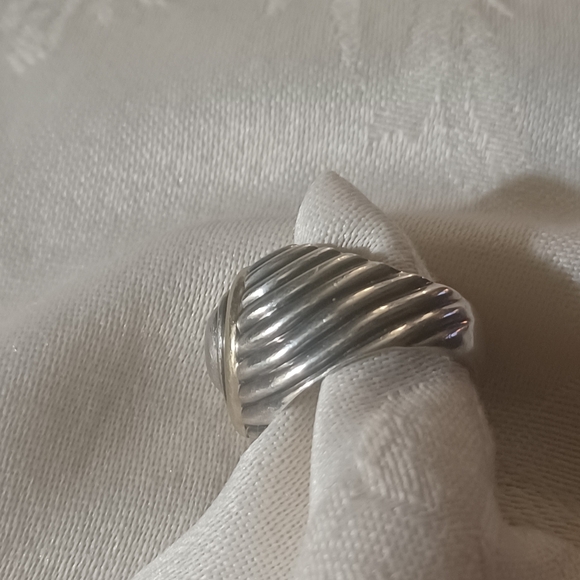 David Yurman Two Tone Cable Heart Ring, SS & 18k - Picture 6 of 12